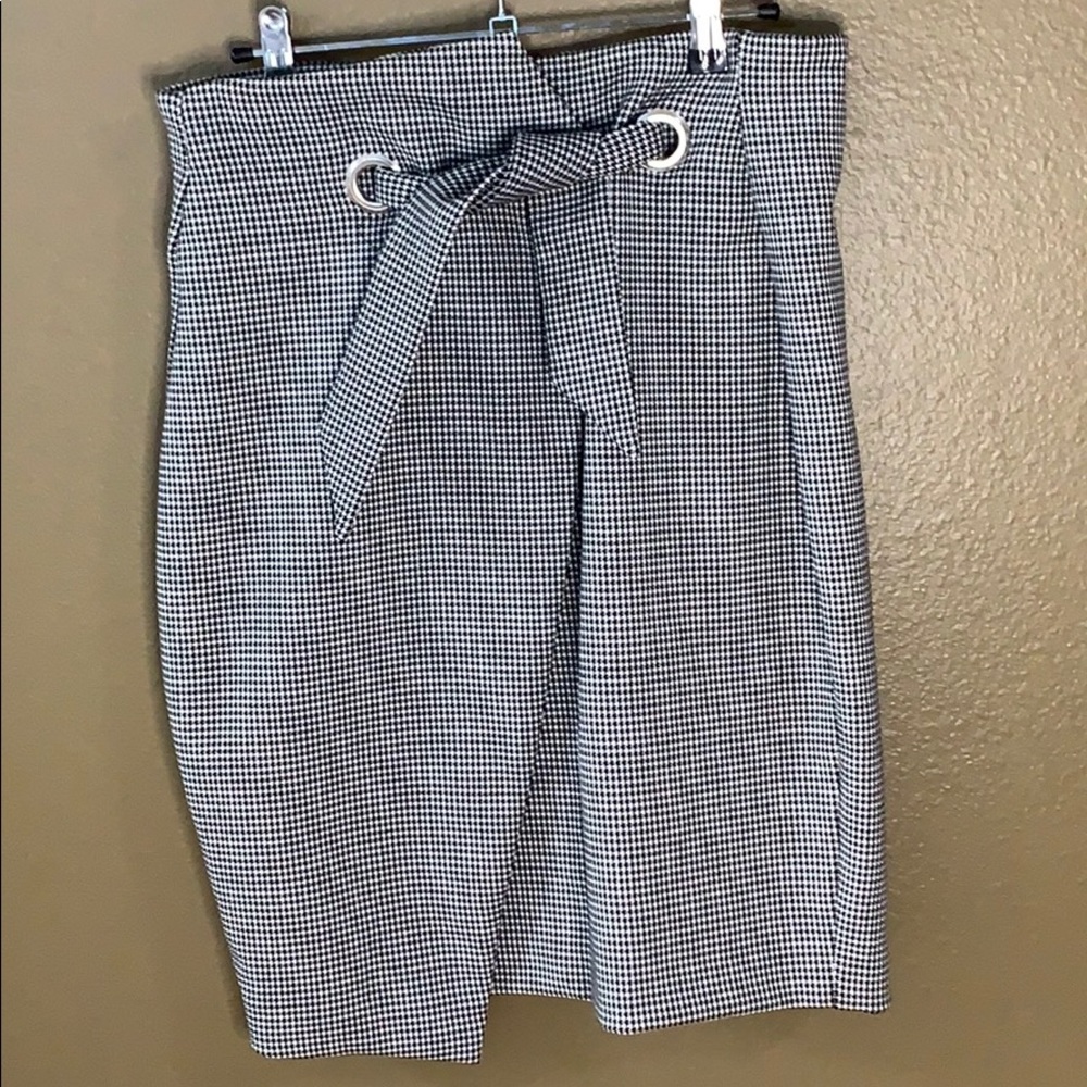 B+W houndstooth tie front skirt high waist